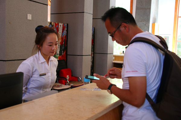 把最美的赞 点给奋战一线的员工